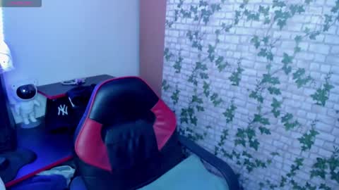 Snapshot of catboobs_ chatting on 11-04-25, 03:16 Mia online show from 11-04-25, 03:16