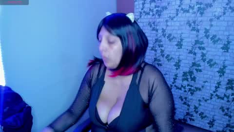 Snapshot of catboobs_ chatting on 11-19-25, 03:50 Mia online show from 11-19-25, 03:50