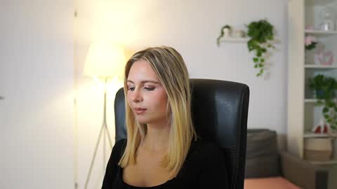 catecrago  online show from 10-17-25, 08:17