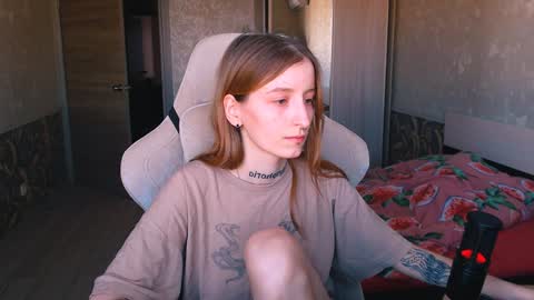 Snapshot of cath_dysphoria_ chatting on 12-18-24, 09:47 CATH online show from 12-18-24, 09:47