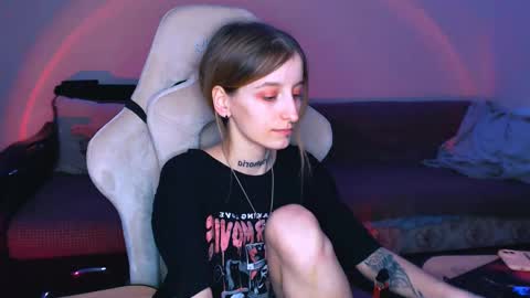 Snapshot of cath_dysphoria_ chatting on 02-14-25, 09:43 CATH online show from 02-14-25, 09:43