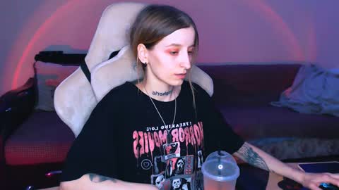 Snapshot of cath_dysphoria_ chatting on 02-15-25, 12:48 CATH online show from 02-15-25, 12:48