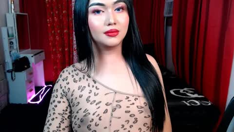 Snapshot of catherine_louise chatting on 12-03-25, 01:13 cath online show from 12-03-25, 01:13