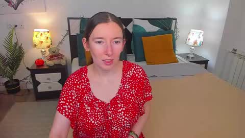 Snapshot of catherinewalls chatting on 12-08-24, 05:18 Catrin online show from 12-08-24, 05:18