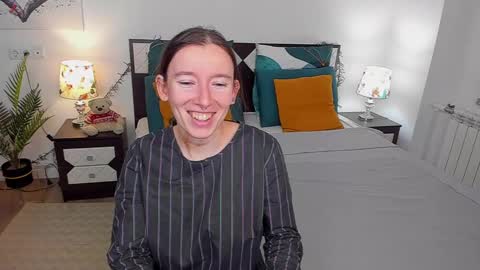 Snapshot of catherinewalls chatting on 12-22-24, 09:55 Catrin online show from 12-22-24, 09:55