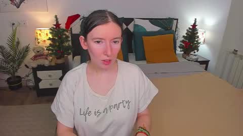 Snapshot of catherinewalls chatting on 01-06-25, 02:15 Catrin online show from 01-06-25, 02:15