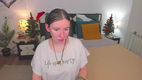 Snapshot of catherinewalls chatting on 01-07-25, 02:20 Catrin online show from 01-07-25, 02:20