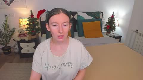 Snapshot of catherinewalls chatting on 01-07-25, 05:22 Catrin online show from 01-07-25, 05:22