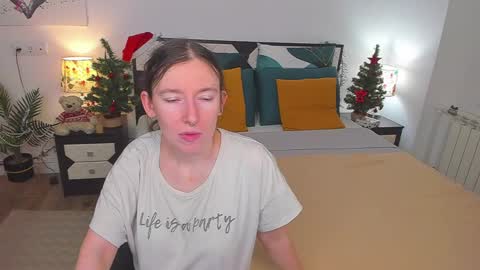 Snapshot of catherinewalls chatting on 01-27-25, 09:44 Catrin online show from 01-27-25, 09:44
