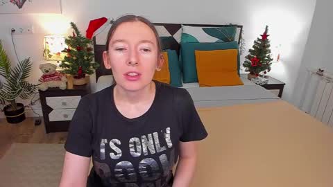 Snapshot of catherinewalls chatting on 02-02-25, 02:06 Catrin online show from 02-02-25, 02:06