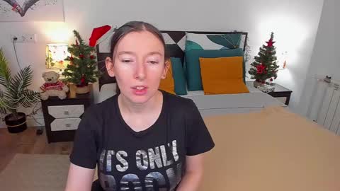 Snapshot of catherinewalls chatting on 02-03-25, 08:13 Catrin online show from 02-03-25, 08:13