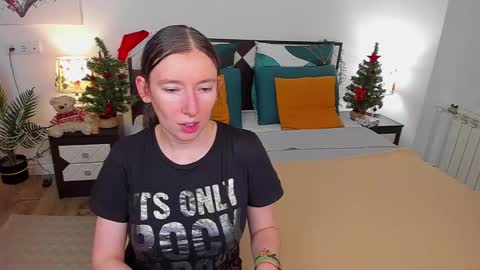Snapshot of catherinewalls chatting on 02-04-25, 01:23 Catrin online show from 02-04-25, 01:23