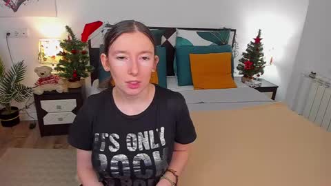 Snapshot of catherinewalls chatting on 02-04-25, 04:26 Catrin online show from 02-04-25, 04:26