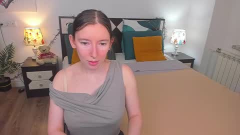 Snapshot of catherinewalls chatting on 02-12-25, 05:47 Catrin online show from 02-12-25, 05:47