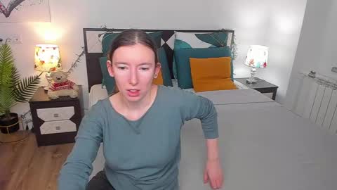 Snapshot of catherinewalls chatting on 02-24-25, 05:33 Catrin online show from 02-24-25, 05:33