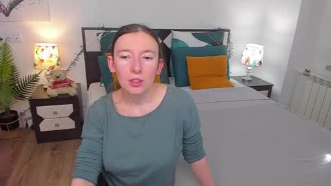 Snapshot of catherinewalls chatting on 02-24-25, 08:38 Catrin online show from 02-24-25, 08:38