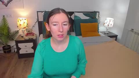 Snapshot of catherinewalls chatting on 03-08-25, 01:06 Catrin online show from 03-08-25, 01:06