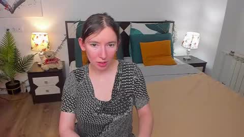 Snapshot of catherinewalls chatting on 03-10-25, 03:12 Catrin online show from 03-10-25, 03:12