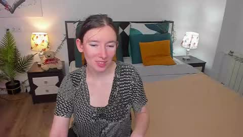 Snapshot of catherinewalls chatting on 03-10-25, 06:16 Catrin online show from 03-10-25, 06:16
