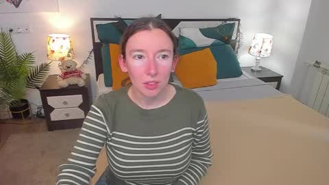 Snapshot of catherinewalls chatting on 09-11-25, 06:35 Catrin online show from 09-11-25, 06:35