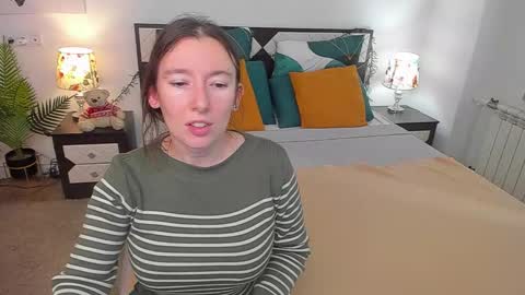 Snapshot of catherinewalls chatting on 09-28-25, 07:25 Catrin online show from 09-28-25, 07:25