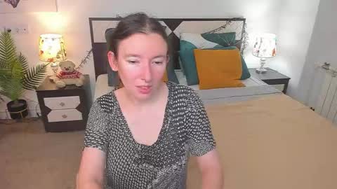 Snapshot of catherinewalls chatting on 10-10-25, 07:40 Catrin online show from 10-10-25, 07:40