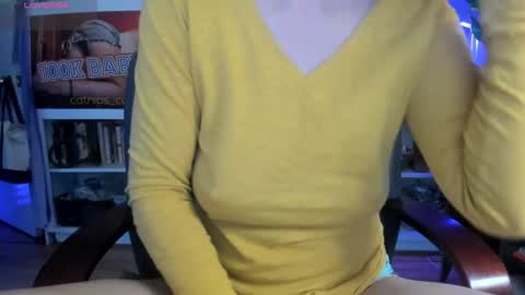 Snapshot of catnips_cabaret chatting on 12-19-24, 02:35 some call me djcatnips some call me CC but i love it when you call me miss catnips online show from 12-19-24, 02:35