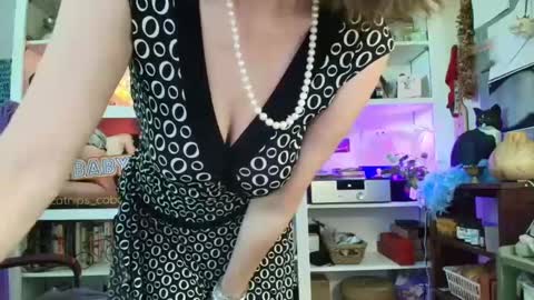 Snapshot of catnips_cabaret chatting on 09-08-25, 06:29 some call me djcatnips some call me CC but i love it when you call me miss catnips online show from 09-08-25, 06:29