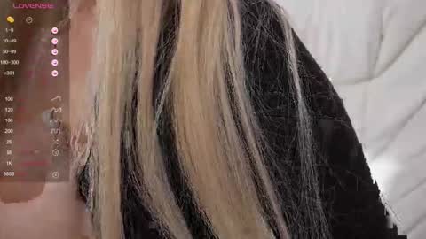 Snapshot of cattch_me chatting on 10-31-25, 09:10 cattch_me online show from 10-31-25, 09:10