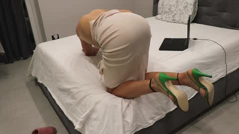 Snapshot of catty190 chatting on 01-06-25, 05:06 catty online show from 01-06-25, 05:06