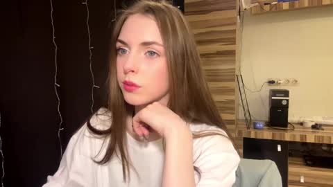 Snapshot of caylakimbro chatting on 02-25-26, 04:16 Polly online show from 02-25-26, 04:16