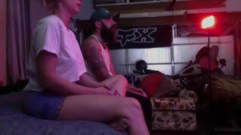 Snapshot of ccgreysweatpants chatting on 09-29-25, 04:17 WHAT CAN YOU GET US TO DO online show from 09-29-25, 04:17