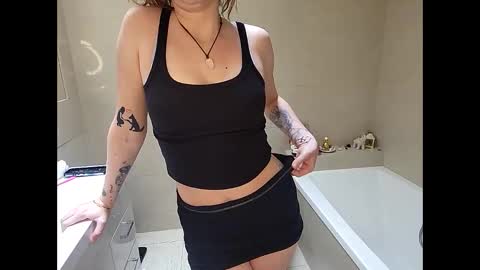 Snapshot of cctvxo chatting on 09-14-25, 02:22 Sarahx online show from 09-14-25, 02:22