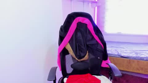 celeste_bonnet1 online show from 10-29-25, 07:04