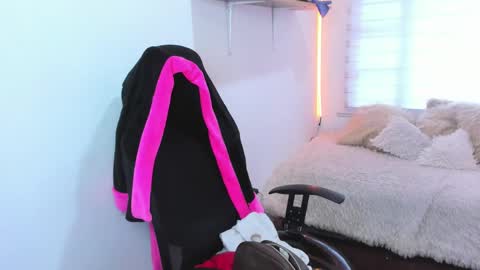 celeste_bonnet1 online show from 11-08-25, 07:34