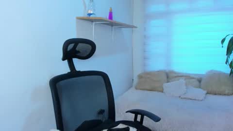 celeste_bonnet1 online show from 12-02-25, 07:09