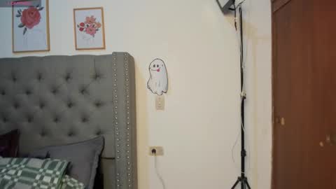 CelestheJones online show from 11-30-25, 06:56