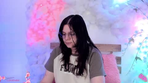 Hello guys my name is Sofi and Lizzie and  Vanessa online show from 02-03-25, 10:54