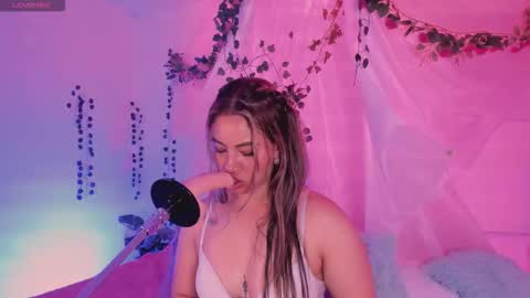 Hello guys my name is Sofi and Lizzie and  Vanessa online show from 11-09-25, 03:16