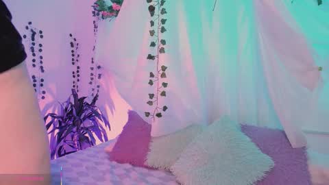 Snapshot of centaurigirls chatting on 12-22-25, 03:03 Hello guys my name is Sofi and Lizzie and Vanessa online show from 12-22-25, 03:03