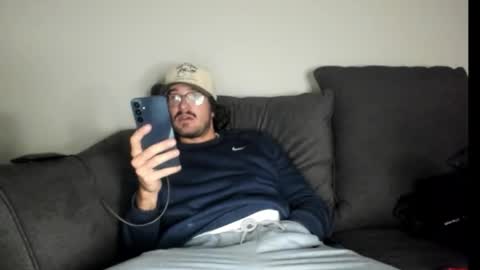 Snapshot of chadpowerz chatting on 11-08-25, 03:18 Lydong online show from 11-08-25, 03:18