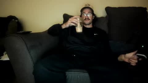 Snapshot of chadpowerz chatting on 11-20-25, 02:45 Lydong online show from 11-20-25, 02:45