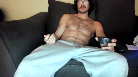 Snapshot of chadpowerz chatting on 11-21-25, 06:23 Lydong online show from 11-21-25, 06:23