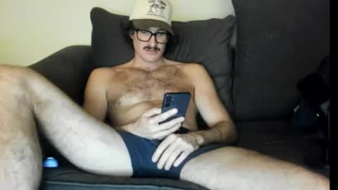 Snapshot of chadpowerz chatting on 11-25-25, 04:01 Lydong online show from 11-25-25, 04:01