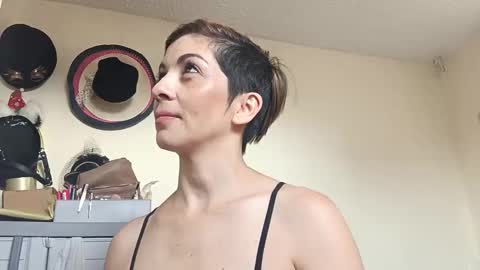 chanel online show from 10-19-25, 04:29