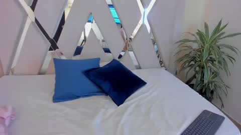 Snapshot of channelfoxxx chatting on 09-29-25, 12:32 Channel online show from 09-29-25, 12:32