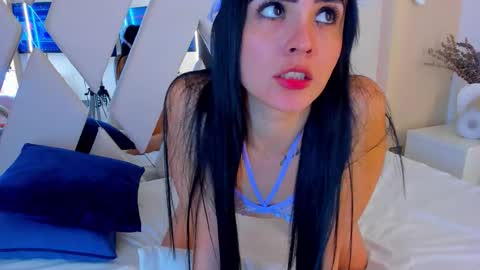 Snapshot of channelfoxxx chatting on 10-23-25, 04:56 Channel online show from 10-23-25, 04:56
