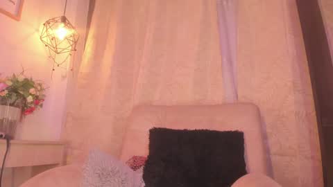 Snapshot of chantall_valkoba chatting on 12-11-24, 09:19 Chantall online show from 12-11-24, 09:19