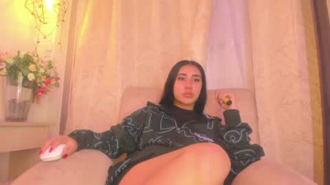 Snapshot of chantall_valkoba chatting on 12-16-24, 08:09 Chantall online show from 12-16-24, 08:09