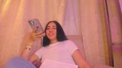 Snapshot of chantall_valkoba chatting on 12-18-24, 03:58 Chantall online show from 12-18-24, 03:58